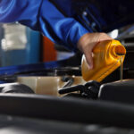 Penyebab Oli Mesin Mobil Cepat Berkurang & Solusinya